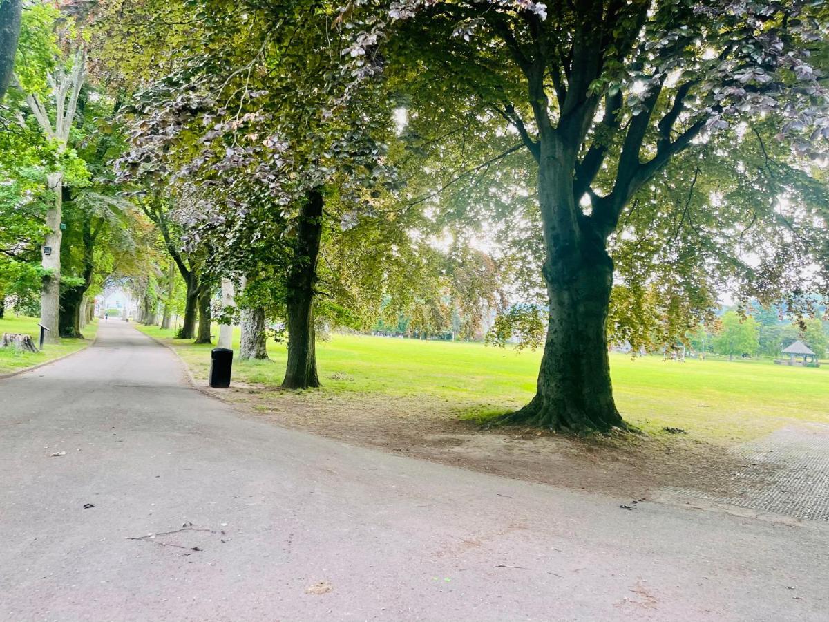 Tanglewood House Abergavenny With Private Parking Villa Bagian luar foto